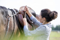 Girth Aversion (Girthiness) in Horses – Causes & Remedies