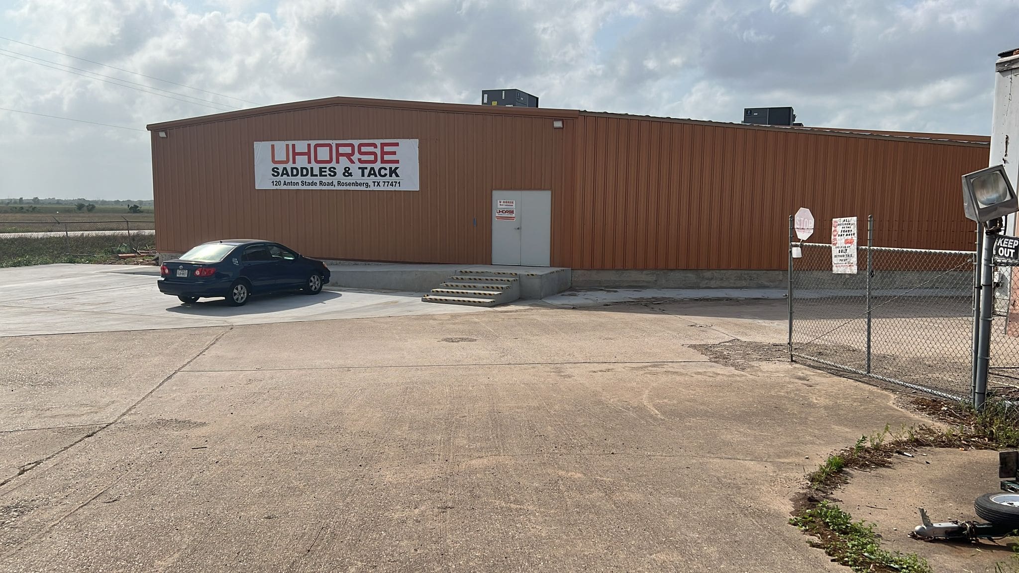 uHorse Saddle & Leather Superstore - Tack Shop