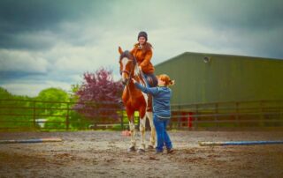 beginners-guide-to-starting-horseback-riding-lessons-min-1
