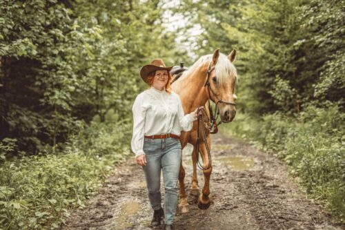 How to Safely Approach a Horse: Guidelines for Safe Equine Interactions
